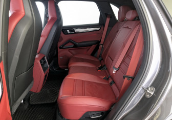 Подержанный автомобиль Porsche Cayenne 2019 года (11 фото)