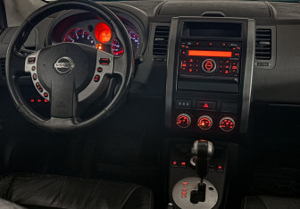 Подержанный автомобиль Nissan X-Trail 2008 года (16 фото)