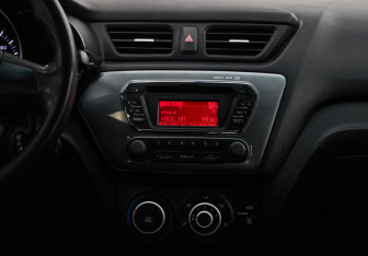 Подержанный автомобиль Kia Rio Hatchback 2012 года (10 фото)