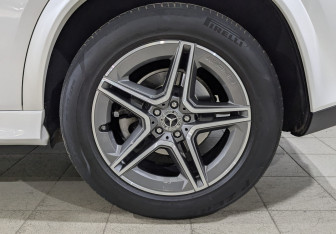 Подержанный автомобиль Mercedes-Benz GLE 2022 года (12 фото)
