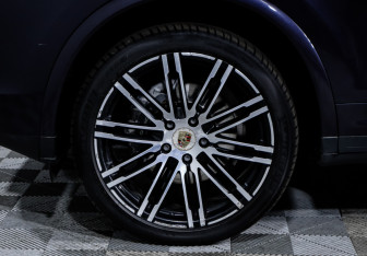 Подержанный автомобиль Porsche Cayenne 2016 года (15 фото)