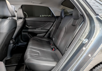 Подержанный автомобиль Hyundai Elantra Sedan 2024 года (12 фото)