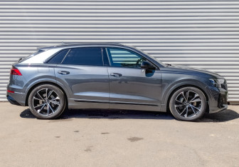 Подержанный автомобиль Audi Q8 2024 года (4 фото)
