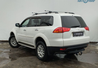 Подержанный автомобиль Mitsubishi Pajero Sport 2013 года (6 фото)