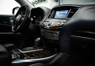 Подержанный автомобиль Infiniti QX60 2018 года (26 фото)