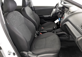 Подержанный автомобиль Kia Rio Sedan 2017 года (24 фото)