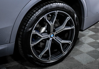 Подержанный автомобиль BMW X5 2018 года (15 фото)