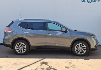Подержанный автомобиль Nissan X-Trail 2015 года (4 фото)