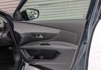 Подержанный автомобиль Peugeot 3008 2021 года (24 фото)