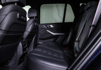 Подержанный автомобиль BMW X5 2022 года (11 фото)
