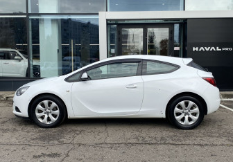 Подержанный автомобиль Opel Astra Hatchback 2014 года (8 фото)