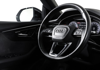 Подержанный автомобиль Audi Q8 2019 года (13 фото)