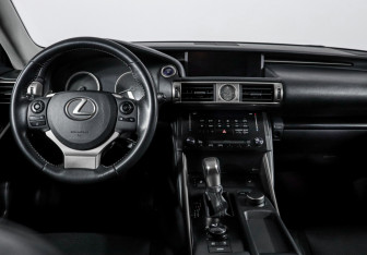 Подержанный автомобиль Lexus IS Sedan 2013 года (12 фото)