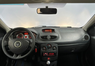 Подержанный автомобиль Renault Clio Hatchback 2008 года (12 фото)