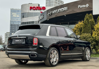 Подержанный автомобиль Rolls-Royce Cullinan 2019 года (5 фото)