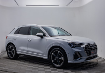 Подержанный автомобиль Audi Q3 2021 года (3 фото)