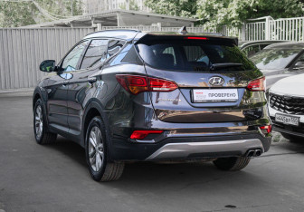 Подержанный автомобиль Hyundai Santa Fe 2016 года (6 фото)