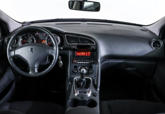 Подержанный автомобиль Peugeot 3008 2012 года (14 фото)