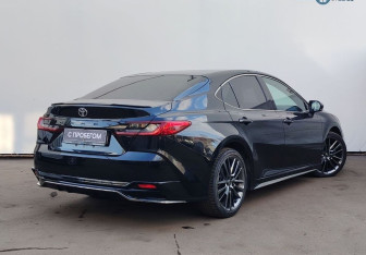 Подержанный автомобиль Toyota Camry Sedan 2024 года (8 фото)