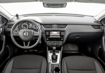 Подержанный автомобиль Skoda Octavia Liftback 2018 года (14 фото)