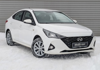 Подержанный автомобиль Hyundai Solaris Sedan 2021 года (3 фото)