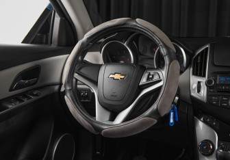Подержанный автомобиль Chevrolet Cruze Sedan 2014 года (13 фото)