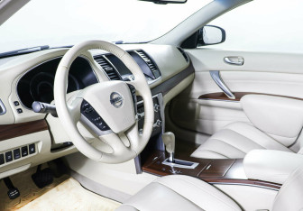 Подержанный автомобиль Nissan Teana 2012 года (10 фото)