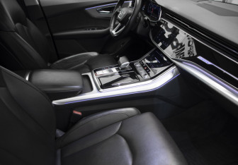 Подержанный автомобиль Audi Q7 2021 года (30 фото)