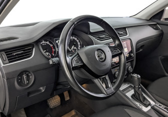 Подержанный автомобиль Skoda Octavia Liftback 2020 года (15 фото)