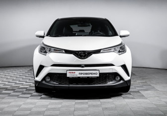 Подержанный автомобиль Toyota C-HR 2021 года (2 фото)