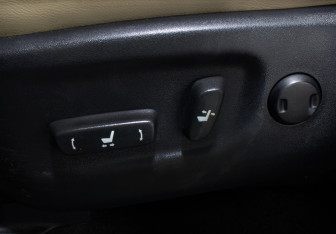 Подержанный автомобиль Toyota RAV4 2014 года (18 фото)