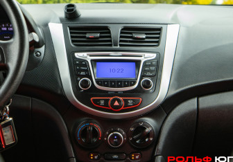 Подержанный автомобиль Hyundai Solaris Hatchback 2013 года (12 фото)