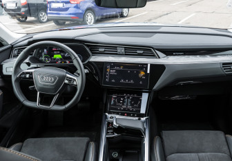 Новый Audi e-tron 2022 (16 фото)