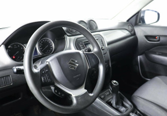 Подержанный автомобиль Suzuki Vitara 2016 года (7 фото)