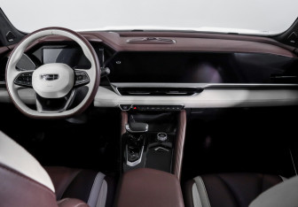 Подержанный автомобиль Geely Monjaro 2022 года (12 фото)