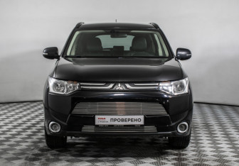 Подержанный автомобиль Mitsubishi Outlander 2012 года (2 фото)