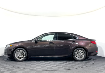 Подержанный автомобиль Lexus ES 2014 года (8 фото)