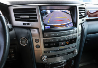 Подержанный автомобиль Lexus LX 2013 года (21 фото)