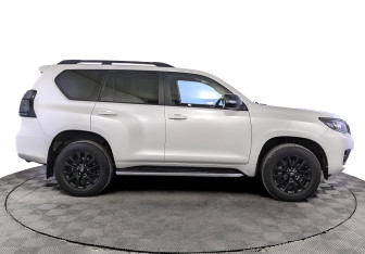Подержанный автомобиль Toyota Land Cruiser Prado 2021 года (4 фото)