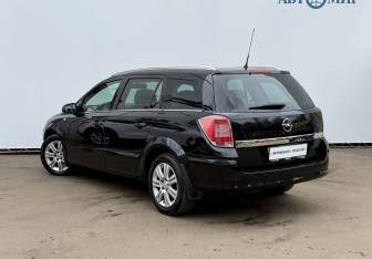 Подержанный автомобиль Opel Astra Wagon 2008 года (7 фото)