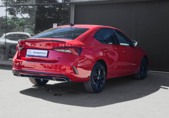 Подержанный автомобиль Skoda Octavia RS Liftback 2022 года (4 фото)