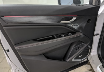 Подержанный автомобиль Geely Tugella 2023 года (19 фото)