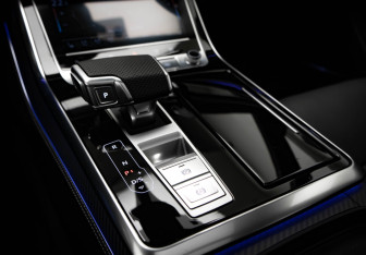 Подержанный автомобиль Audi SQ8 2024 года (19 фото)