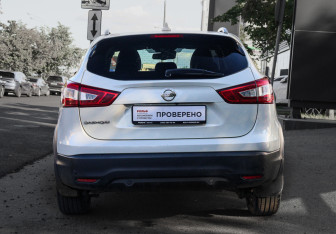 Подержанный автомобиль Nissan Qashqai 2017 года (5 фото)
