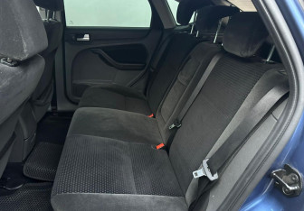 Подержанный автомобиль Ford Focus Hatchback 2006 года (9 фото)
