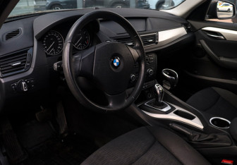 Подержанный автомобиль BMW X1 2012 года (11 фото)