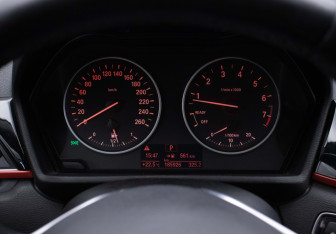 Подержанный автомобиль BMW X1 2017 года (12 фото)