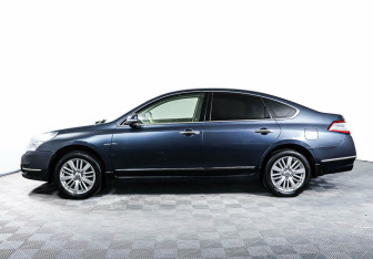 Подержанный автомобиль Nissan Teana 2012 года (3 фото)