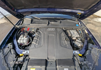 Подержанный автомобиль Audi Q7 2023 года (9 фото)