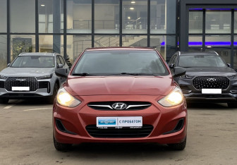 Подержанный автомобиль Hyundai Solaris Hatchback 2011 года (2 фото)